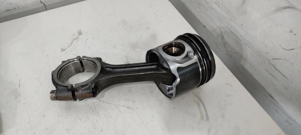 поршень Kia Bongo 2015, 2.5 л., CRDi, дизель, внедорожник 5 дв., D4CB, . - фото №1