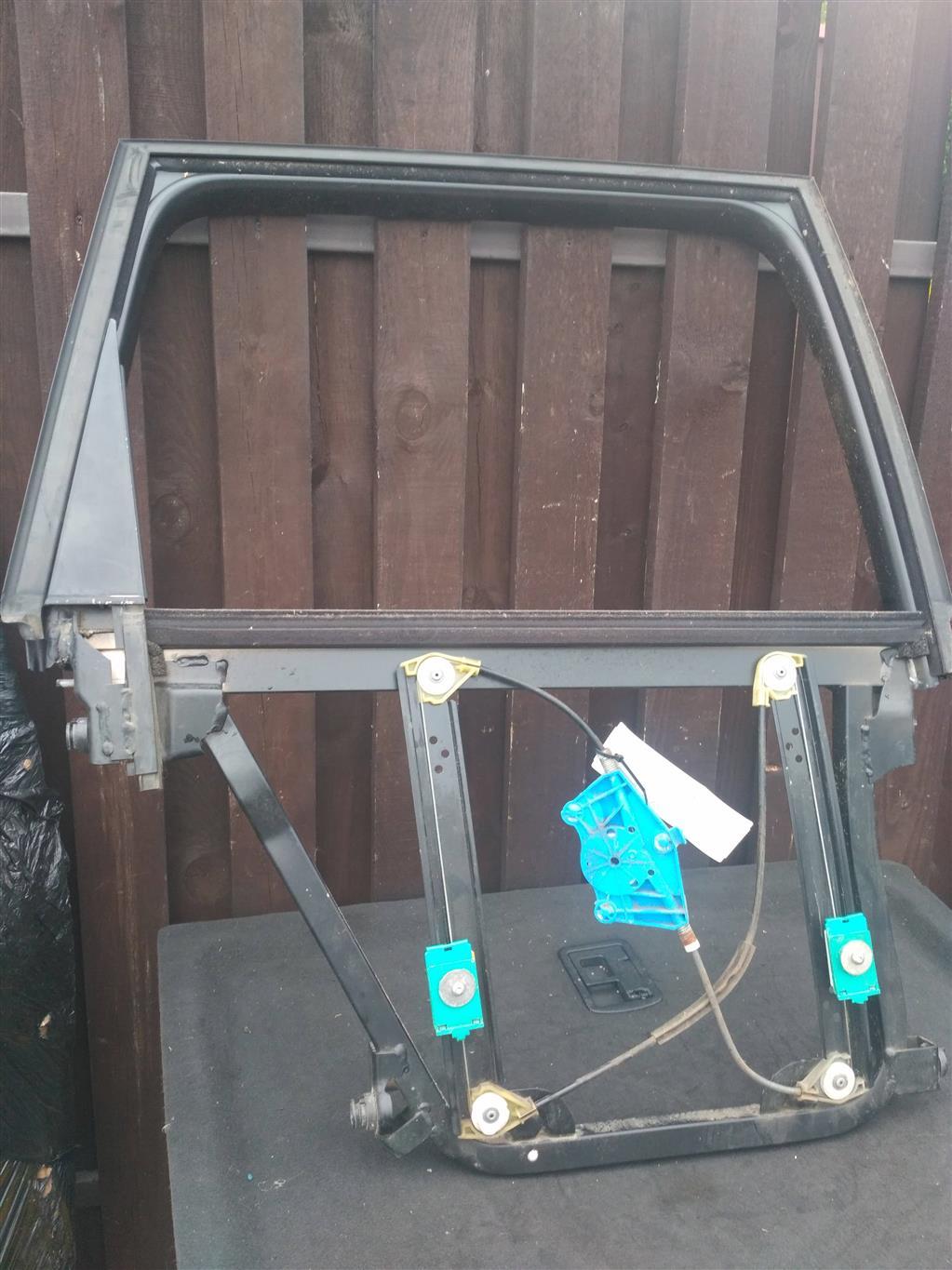 стеклоподъемник задний правый Volkswagen Touareg 1 поколение 2004, 4.2 л., бензин, внедорожник 5 дв., 7L0839462, . - фото №1