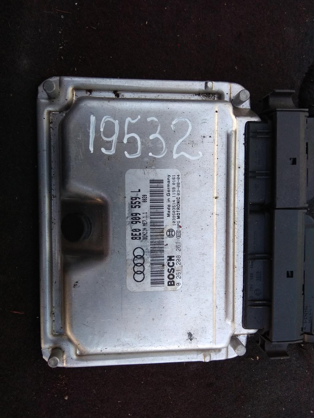 блок управления двигателем Audi A4 B6 2003, 3.0 л., бензин, седан, 8E0909559L, 8E0909559LX, . - фото №1