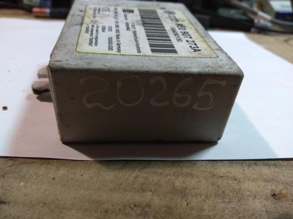 датчик давления в шине Audi A4 B7 2006, 2.0 л., бензин, седан, 8E0907273A, . - фото №1