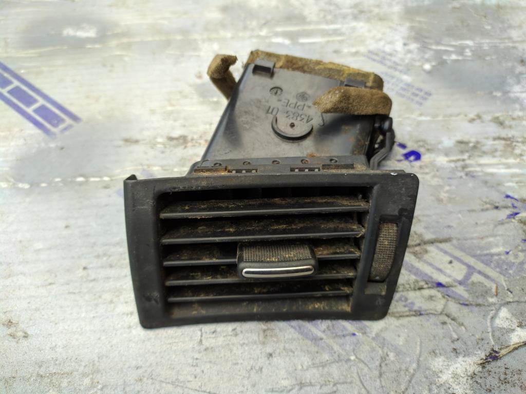 дефлектор обдува салона Audi A4 B7 2006, 2.0 л., TDi, дизель, седан, 8E0820901F, . - фото №1