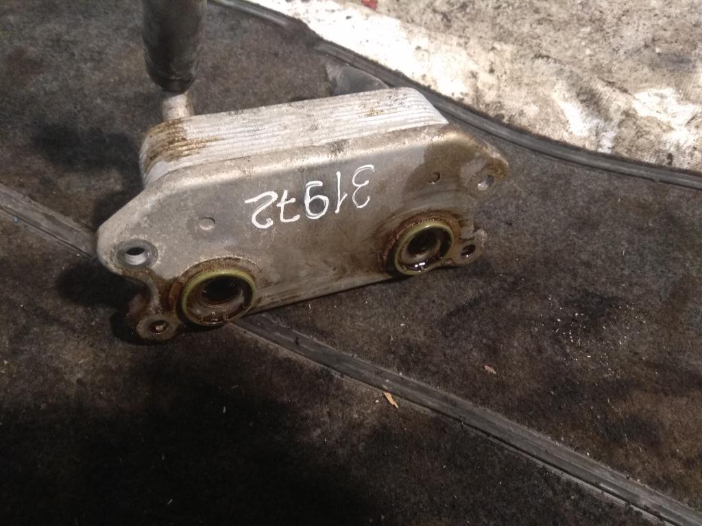 радиатор масляный Volvo S80 1 поколение 2002, 2.4 л., бензин, седан, 8677973, B5244S, . - фото №1