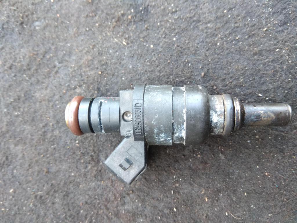форсунка Audi A3 8L 1999, 1.8 л., бензин, хетчбэк 5 дв., 06A906031D, AVU, AUM, AQY, AGU, AGN, AEH, AKL, ARZ, AZH, APK, APF, . - фото №1