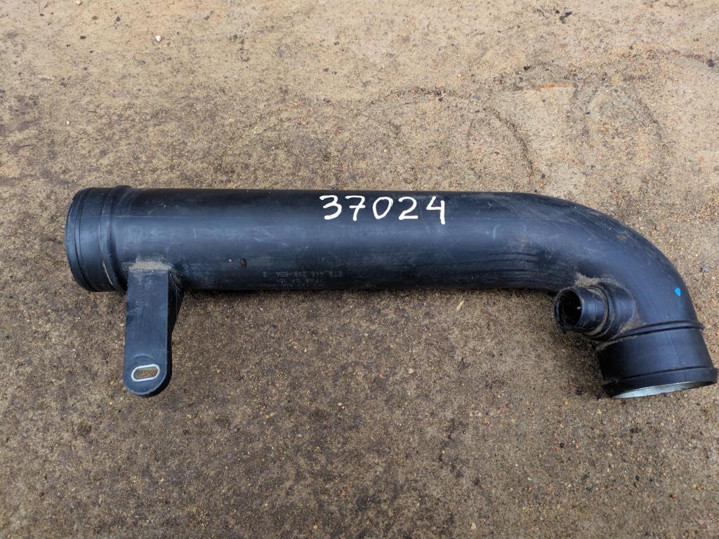 патрубок (трубопровод, шланг) Volkswagen Passat B6 2009, 2.0 л., TFSI, бензин, седан, 1K0129654AR, BZB, CAWB, CCTA, CGYA, CCTB, 1K0129654BE, 1K0129656AK - фото №1