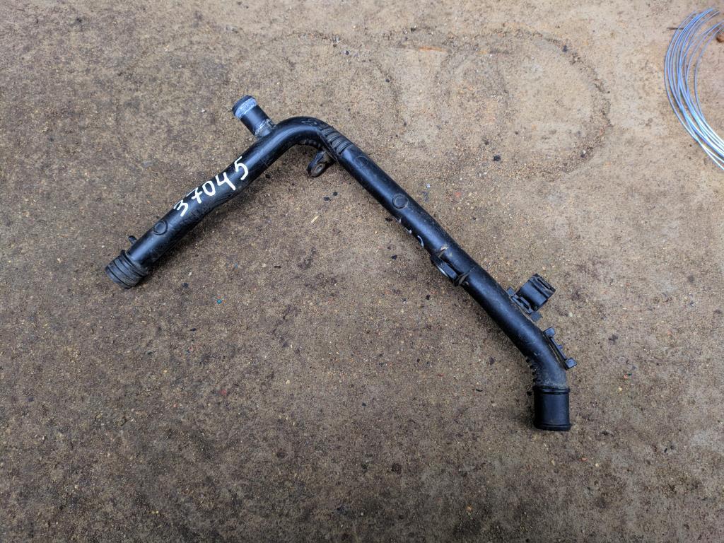 патрубок (трубопровод, шланг) Volkswagen Passat B7 2013, 2.0 л., TDi, дизель, седан, 03L121065AJ, CFFB, CFGB, CAYC, CLLA, CFGC, CCFA, . - фото №1