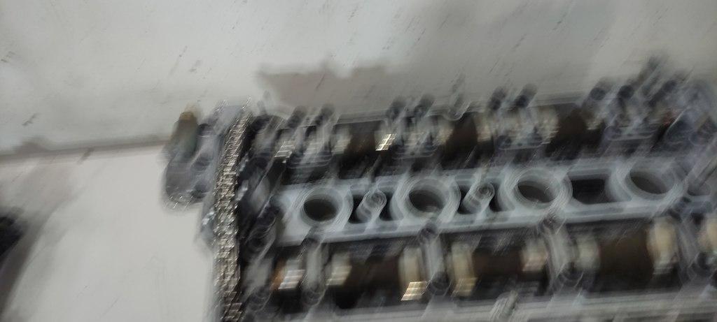 головка блока цилиндров Audi A6 4B/C5 1999, 1.8 л., бензин, седан, AWT, AWM, AMB, AWC, AUG, AVJ, APX, BFB, BAM, AJH, AUQ, BEX, AWP - фото №1