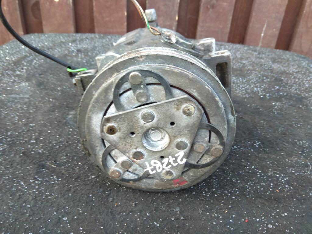 компрессор кондиционера Audi A8 D2/4D 1996, 4.2 л., бензин, седан, 077260803AC, ABZ, 077260803AE - фото №1
