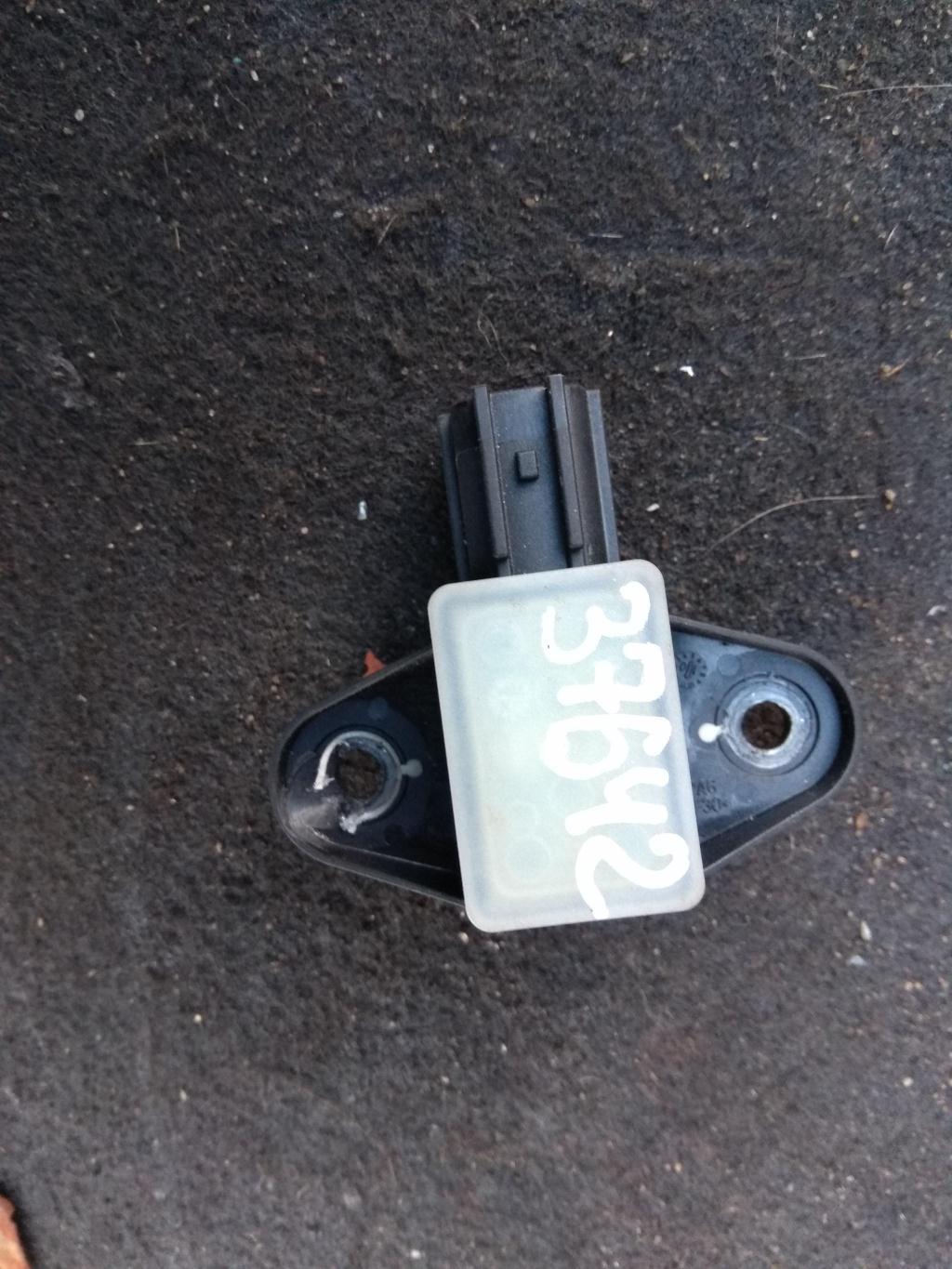 датчик удара Volkswagen Passat B7 2011, 2.0 л., TDi, дизель, универсал, 5N0959354, 5N0959354D, 5N0959354C, . - фото №1