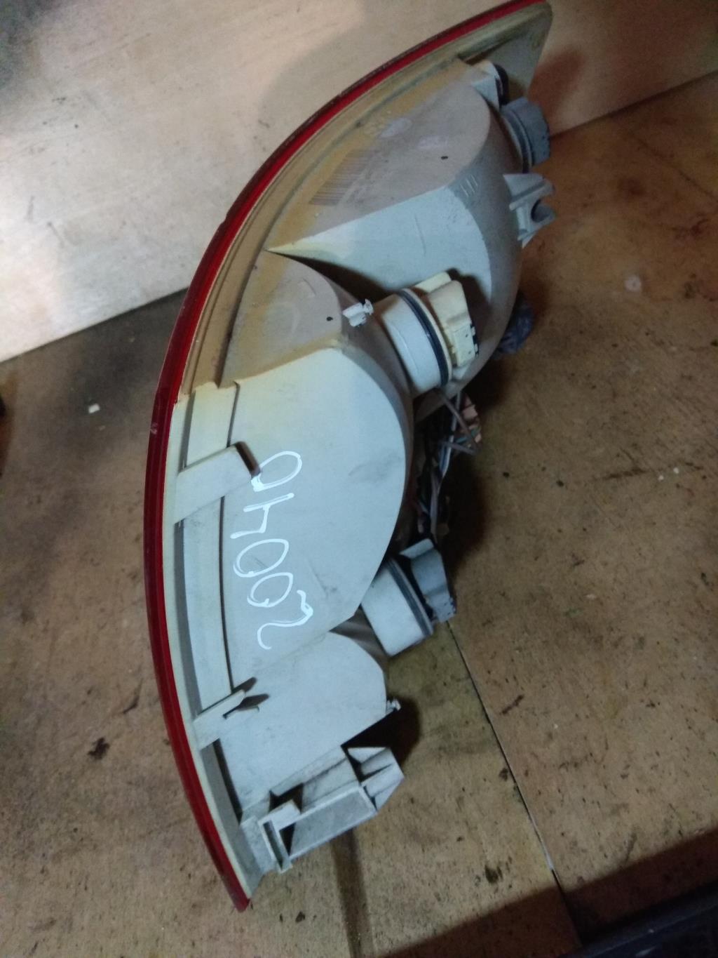 фонарь задний левый Audi A4 B6 2003, 1.8 л., бензин, кабриолет, 8H0945095E, . - фото №1