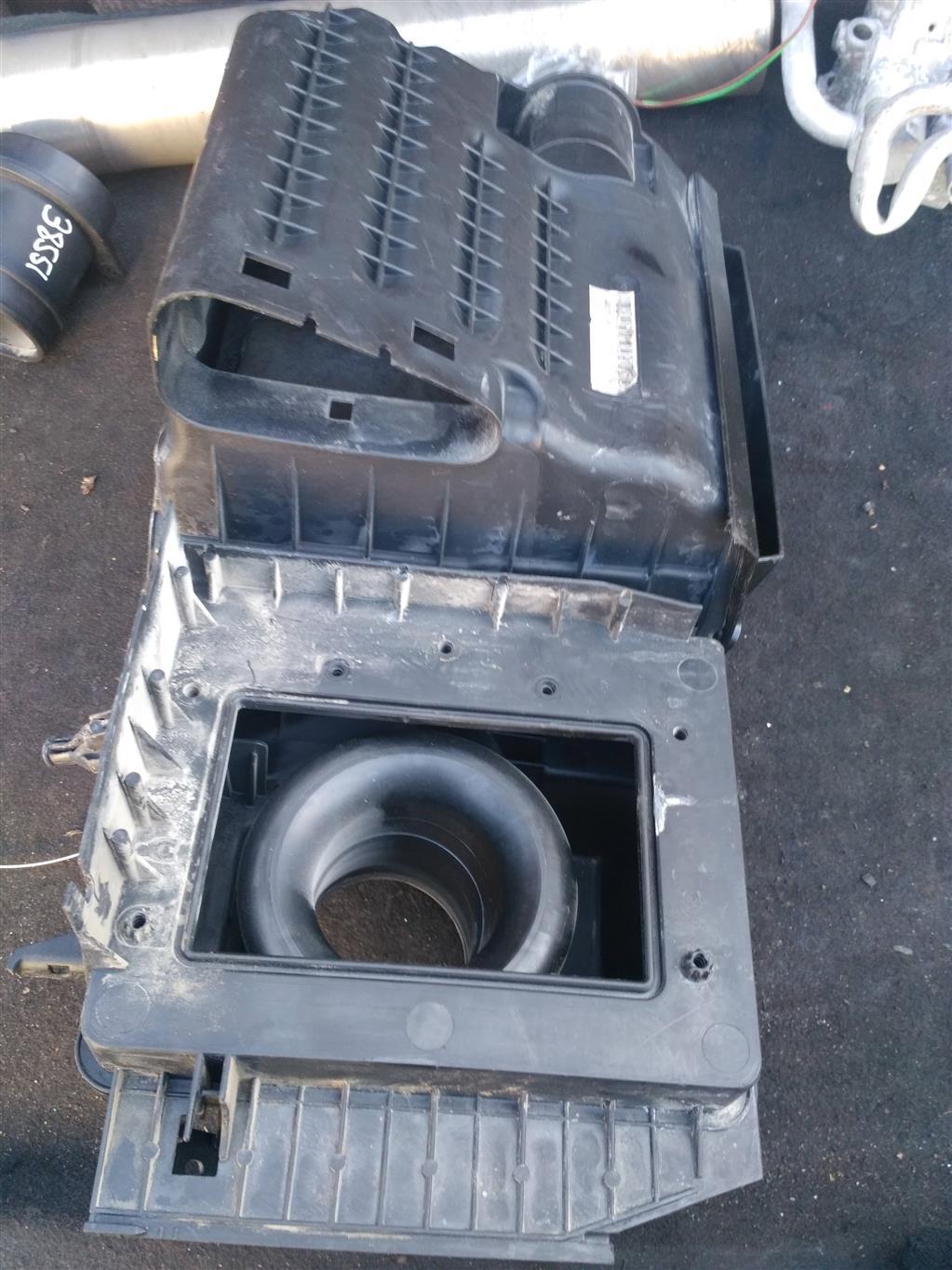 корпус воздушного фильтра Volvo S80 2 поколение 2008, 2.5 л., бензин, седан, 30677718, B5254T, . - фото №1