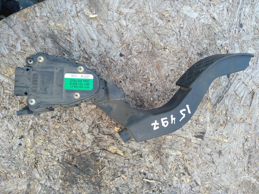 педаль Audi A4 B6 2000, дизель, 8D1721523A, AKN, AFB, AHH, AJM, ATJ, 8D1721523H, . - фото №1