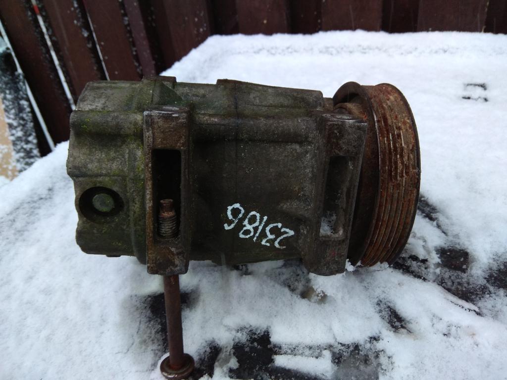 компрессор кондиционера Nissan Maxima A33 2001, 2.0 л., бензин, седан, 926004U01, VQ20DE, . - фото №1