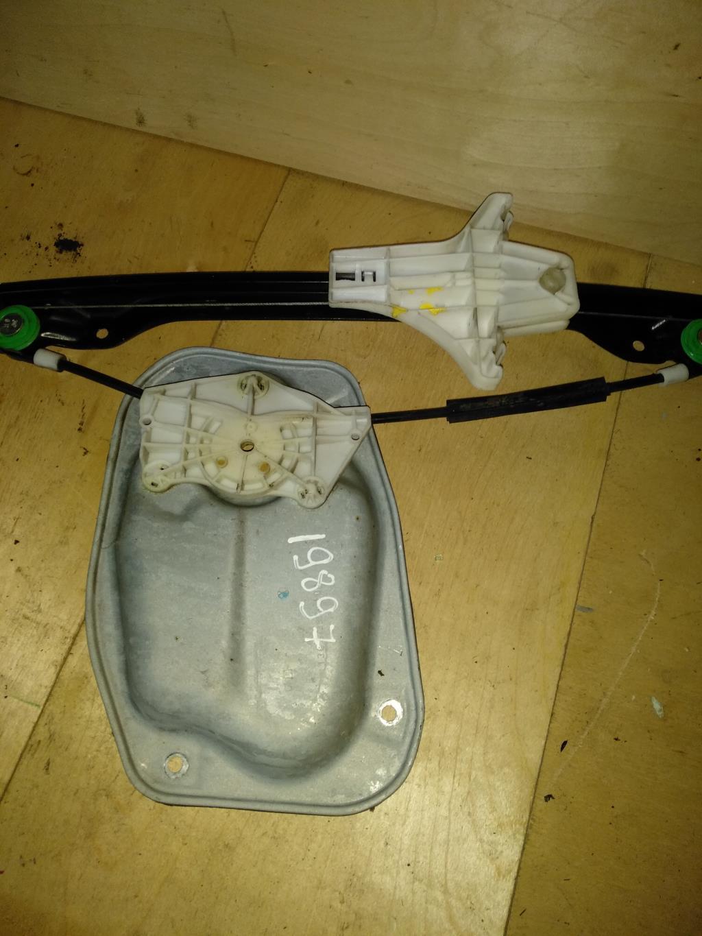 стеклоподъемник задний правый Volkswagen Jetta 5 поколение 2006, 2.0 л., TDi, дизель, седан, 1K5839462, . - фото №1