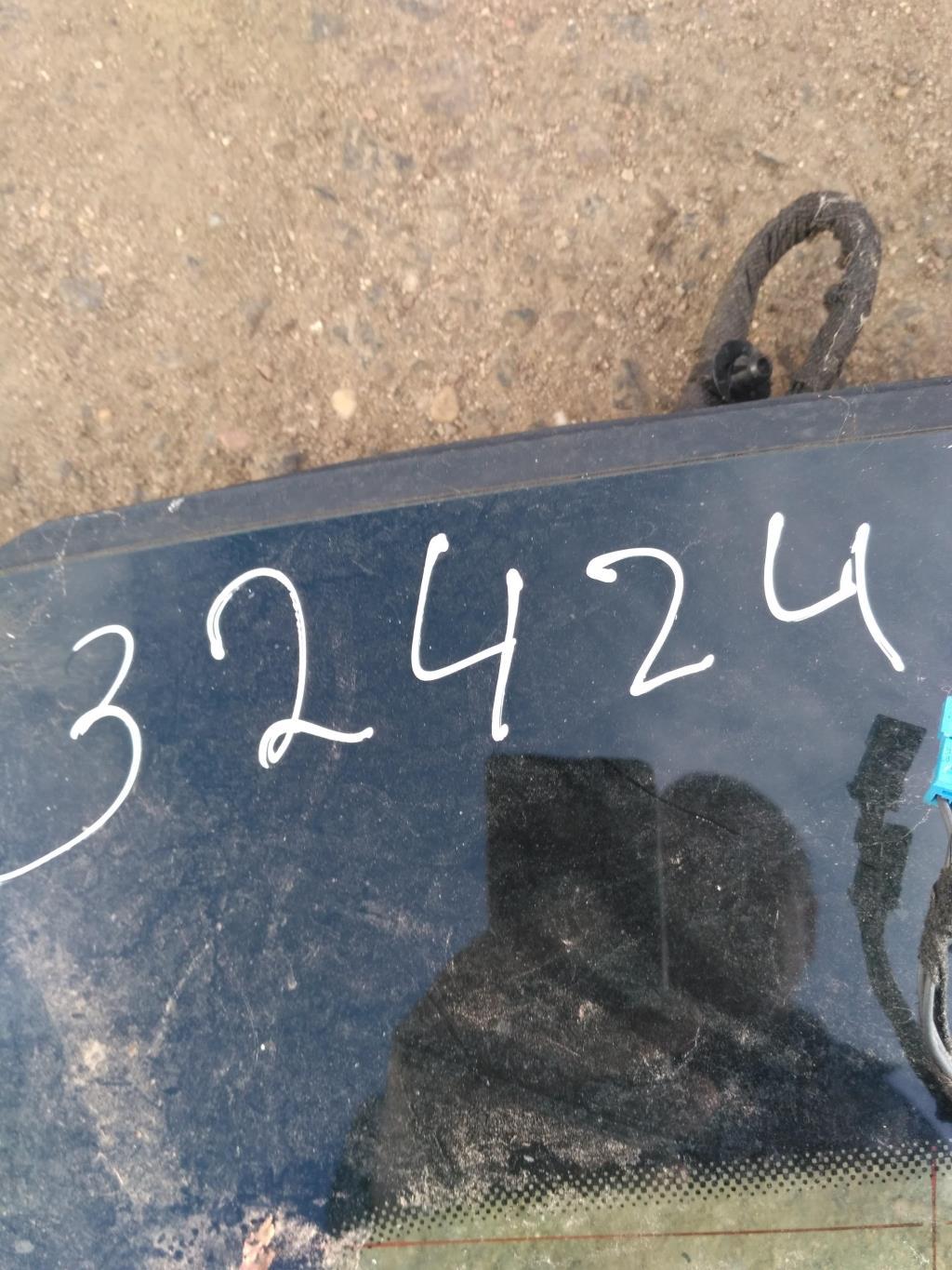 стекло заднее Skoda Superb 2 поколение 2011, 1.8 л., бензин, хетчбэк 5 дв., 3T5827024, . - фото №1