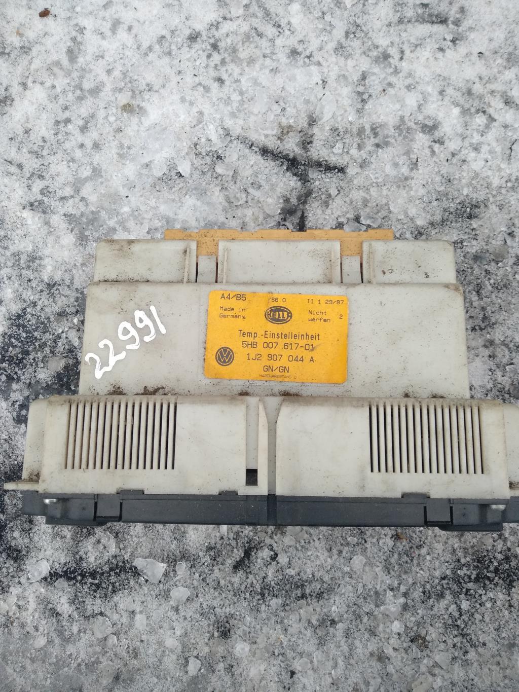 блок управления печки / климат-контроля Volkswagen Passat B5 1998, 1.9 л., TDi, дизель, седан, 1J2907044A, 1U1907044A, . - фото №1