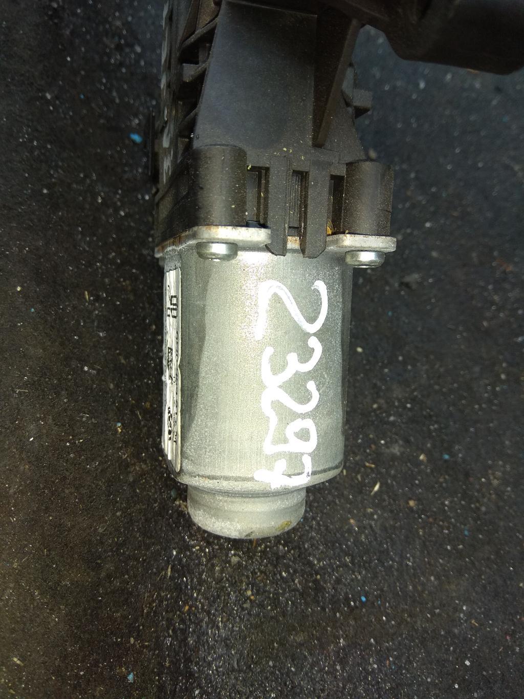 моторчик стеклоподъемника задний левый Volkswagen Jetta 5 поколение 2006, 2.0 л., TDi, дизель, седан, 6R0959811M, . - фото №1