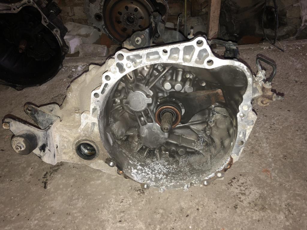 КПП механическая (МКПП) Toyota Avensis 2 поколение (T250) 2005, 2.2 л., дизель, универсал, A1A1A, 2AD-FHV, A1A1AF9 - фото №1