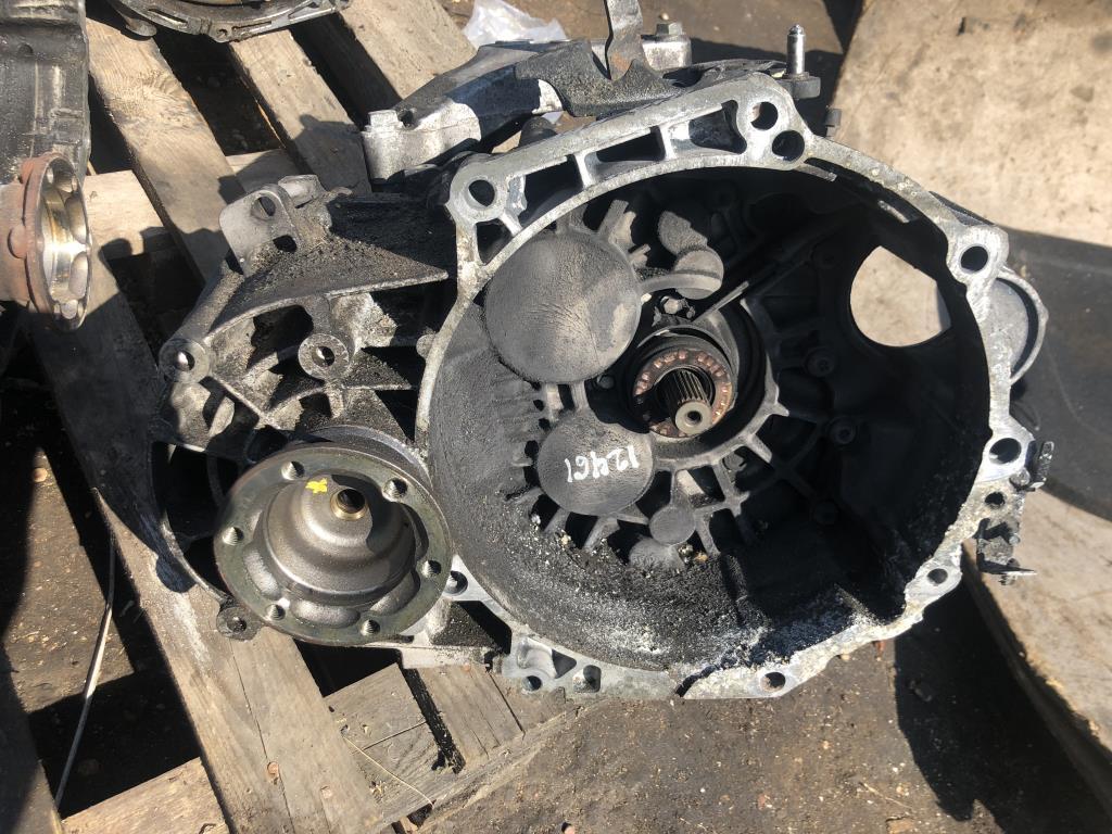 КПП механическая (МКПП) Volkswagen Passat B6 2006, 2.0 л., бензин, седан, GVT, KNU, ., GXC, JLW, JRF, KDQ, KZS - фото №1