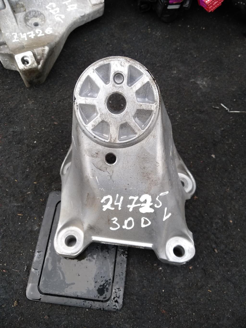 кронштейн (крепление) Volkswagen Touareg 2 поколение 2012, 3.0 л., TDi, дизель, внедорожник 5 дв., 7L8199307K, CJMA, CRCA, CKDA, CNRB, CJGA, CJM, CLZ, . - фото №1