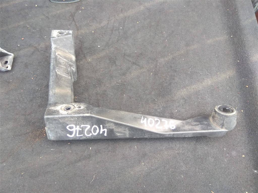 кронштейн (крепление) Volkswagen Touareg 1 поколение 2004, 4.2 л., бензин, внедорожник 5 дв., 7L6807861A, . - фото №1