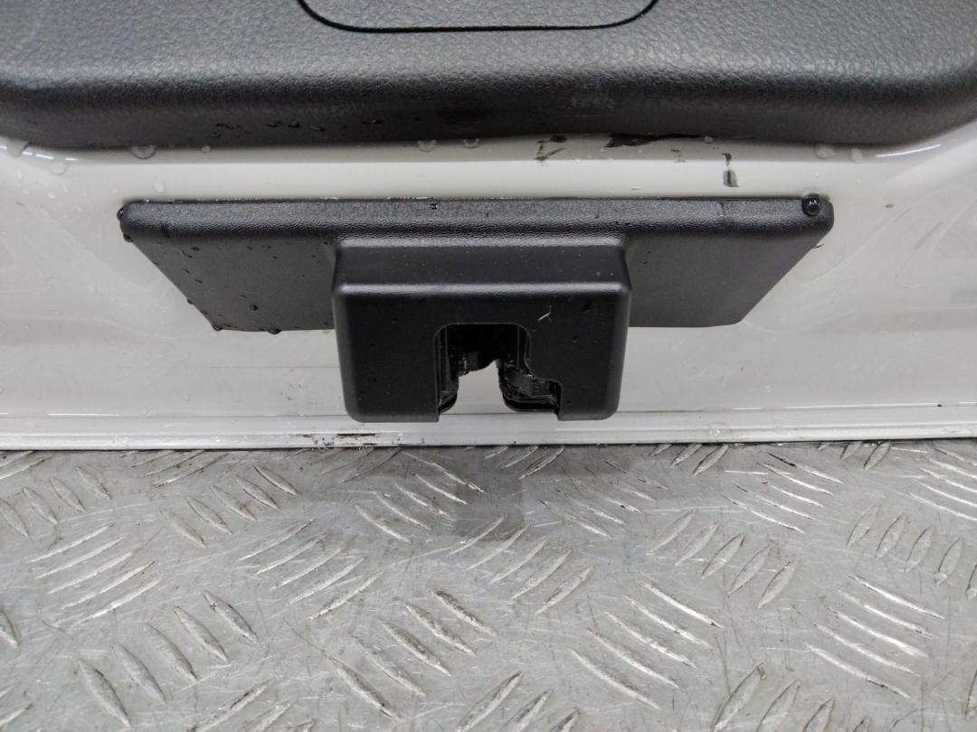 замок багажника Toyota C-HR 1 поколение 2018 - фото №1