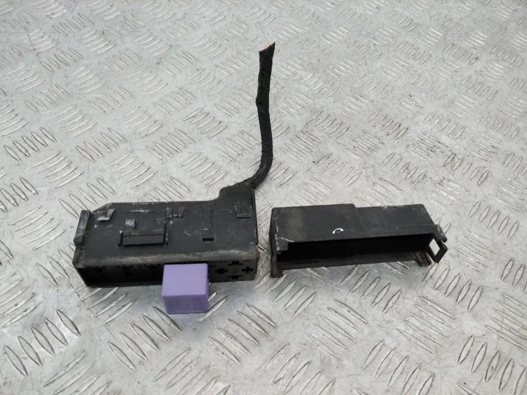 блок предохранителей Renault Modus 2 поколение 2011, 8200244640 - фото №1