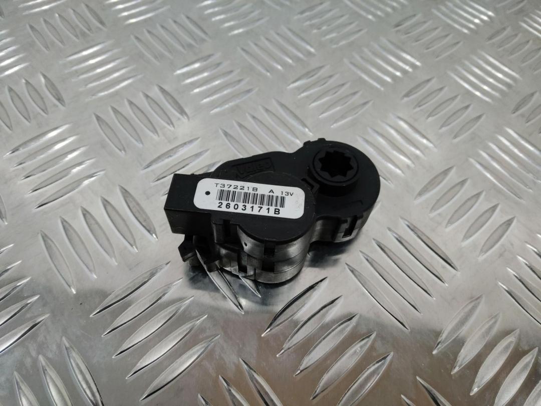 моторчик заслонки печки Renault Megane 4 поколение 2018, T37221BA - фото №1