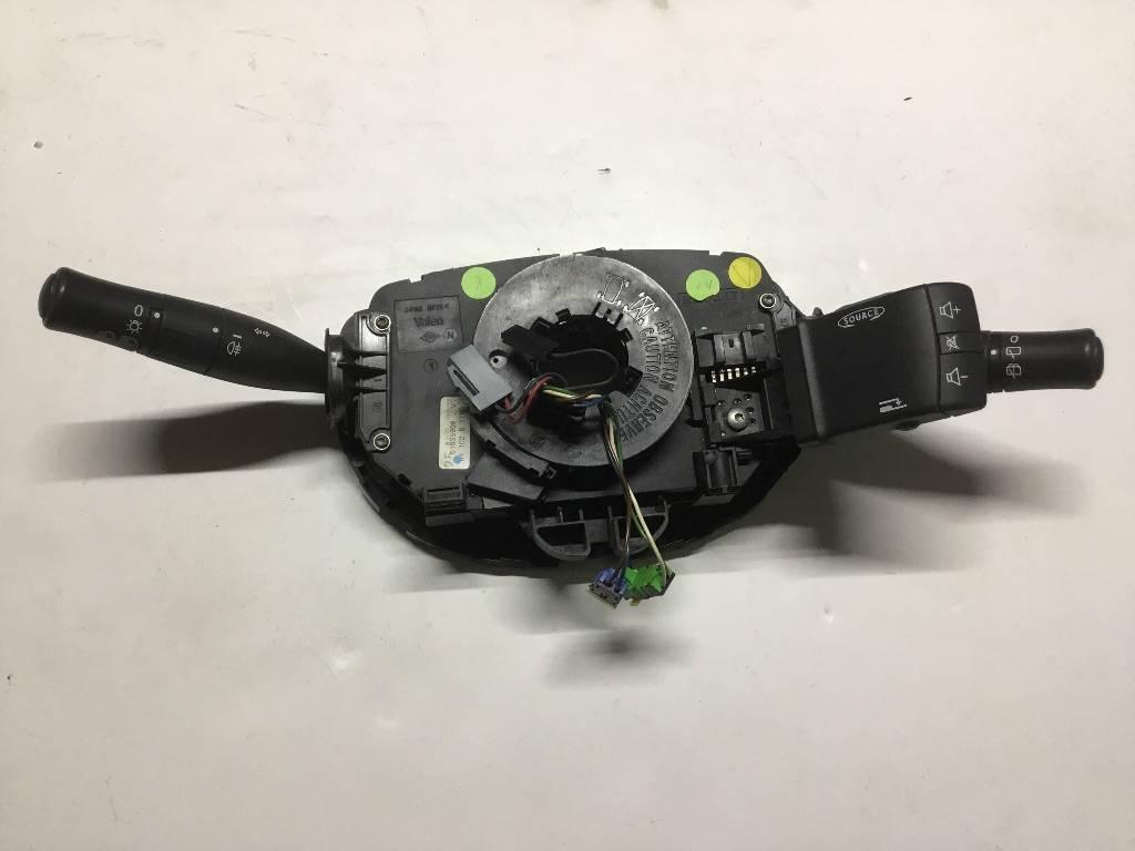 переключатель подрулевой (стрекоза) Renault Megane 2 поколение 2004, 820021375820 - фото №1