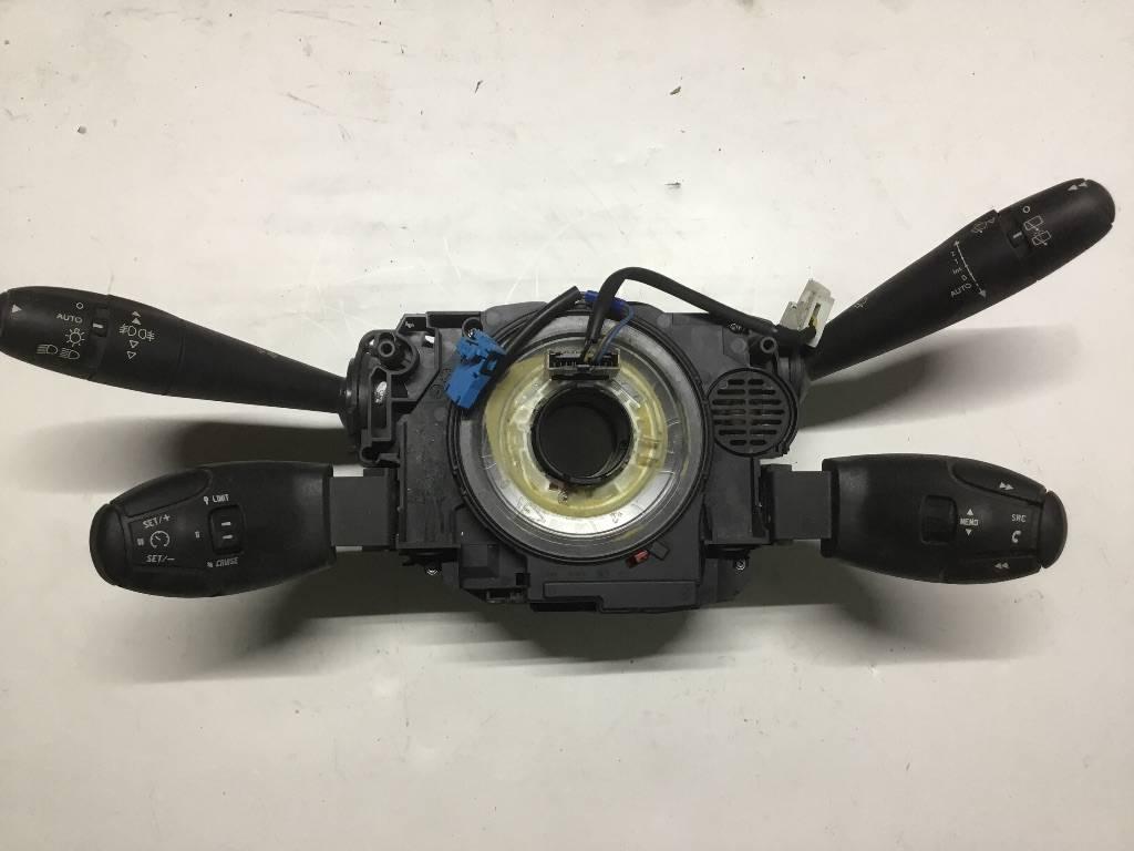 переключатель подрулевой (стрекоза) Peugeot 3008 1 поколение 2010 - фото №1