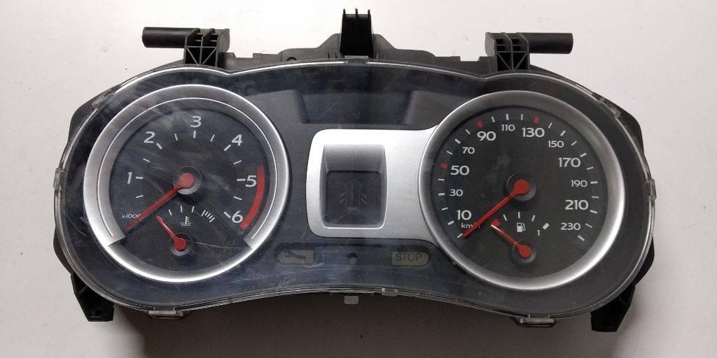 щиток приборов (приборная панель) Renault Clio 3 поколение 2006, 8200582705H - фото №1