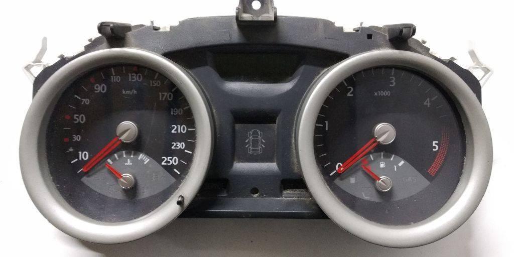 щиток приборов (приборная панель) Renault Megane 2 поколение 2004, 8200399695 - фото №1