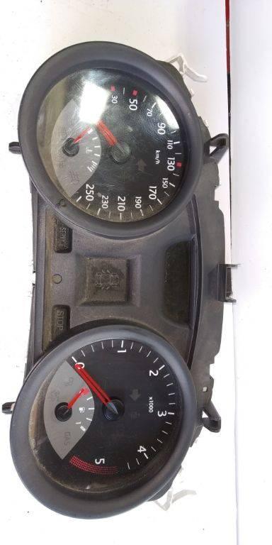 щиток приборов (приборная панель) Renault Megane 2 поколение 2005, 8200399693 - фото №1