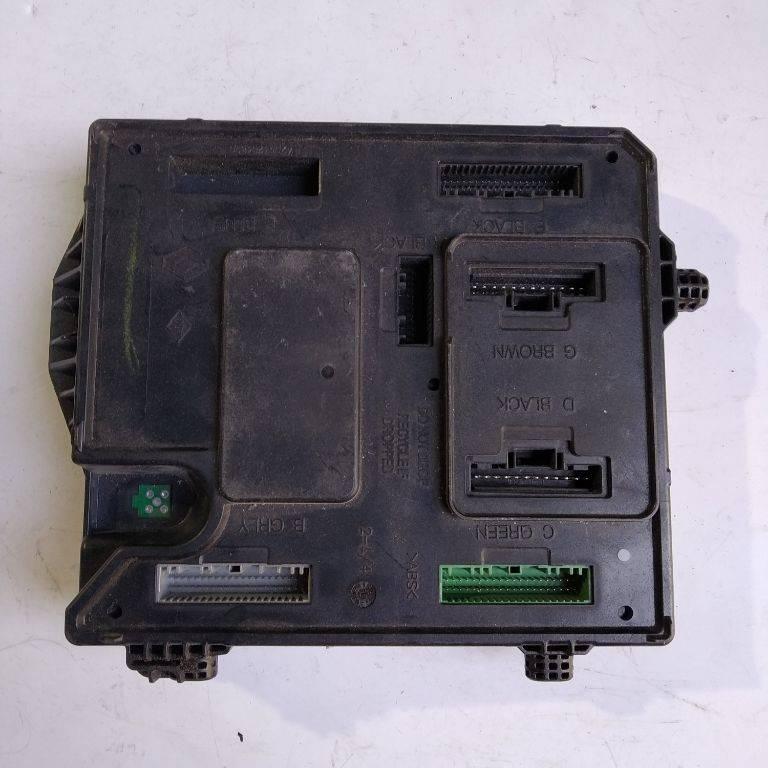 блок комфорта Renault Megane 3 поколение 2010, 284B15986R - фото №1
