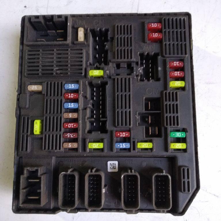 блок предохранителей Renault Scenic 3 поколение 2009, 284B62342R - фото №1