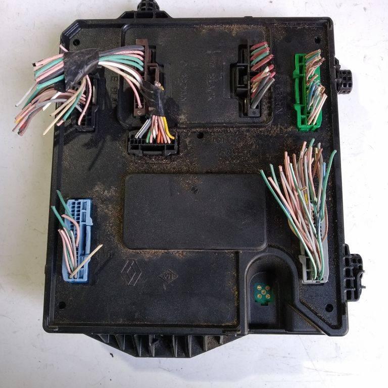 блок комфорта Renault Megane 3 поколение 2009, 284B13640R - фото №1