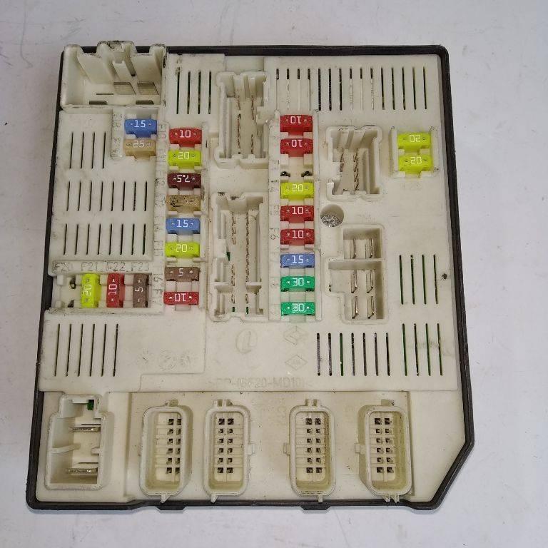 блок предохранителей Renault Megane 3 поколение 2009, 284B60008R - фото №1