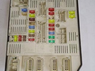 блок предохранителей Renault Megane 3 поколение 2009, 284B60008R