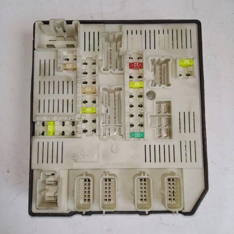 блок предохранителей Renault Megane 3 поколение 2010, 284B60008R - фото №1