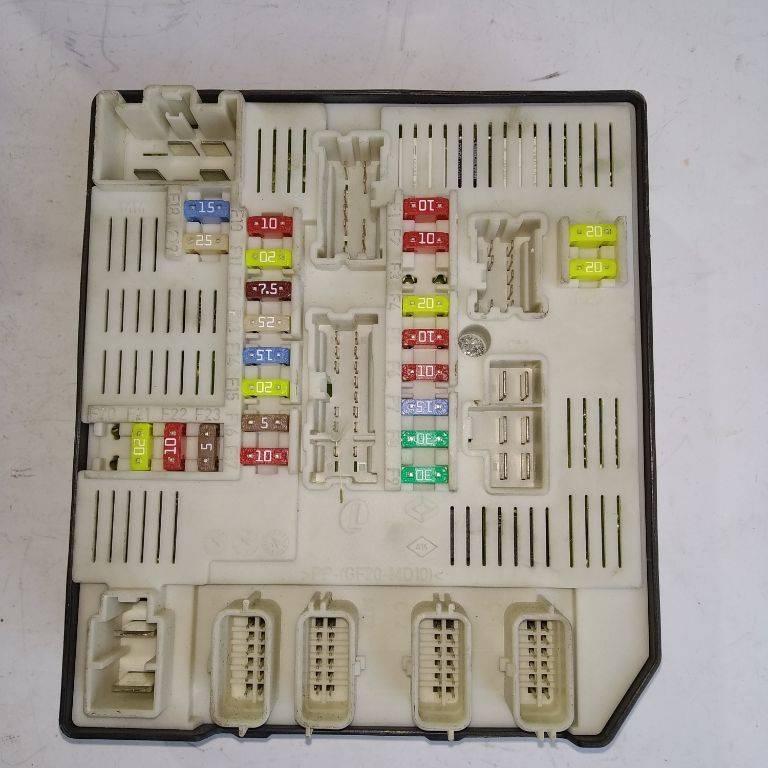 блок предохранителей Renault Megane 3 поколение 2010, 284B61871R - фото №1