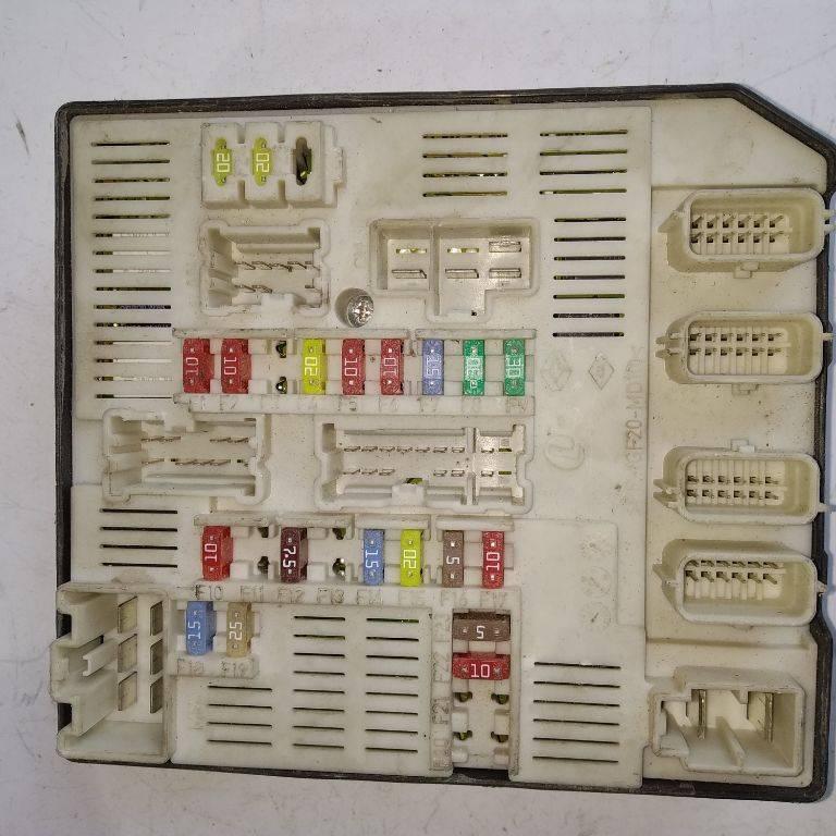 блок предохранителей Renault Laguna 3 поколение 2008, 284B60012R - фото №1