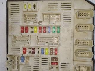 блок предохранителей Renault Laguna 3 поколение 2008, 284B60012R