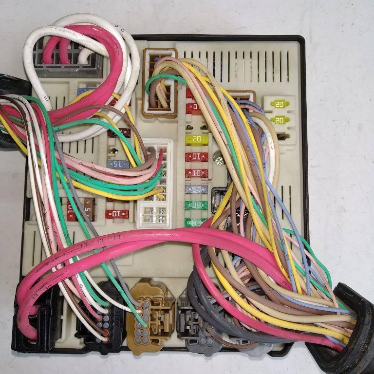 блок предохранителей Renault Laguna 3 поколение 2008, 284B60013R - фото №1