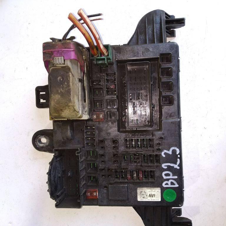 блок предохранителей Opel Insignia 1 поколение (A) 2012, 22737764 - фото №1