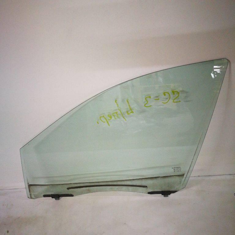 стекло двери передней левой Renault Scenic 3 поколение 2009 - фото №1