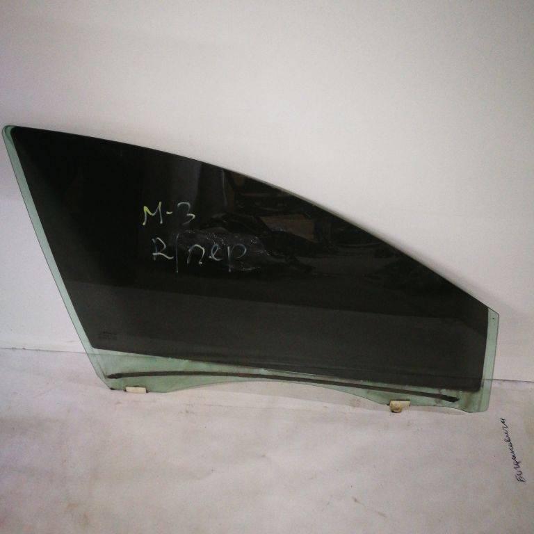 стекло двери передней правой Renault Megane 3 поколение 2009, 803007357R - фото №1