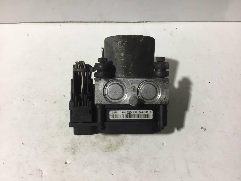 блок ABS Toyota Avensis 2 поколение (T250) 2003, 2.0 л., дизель, 0265800382 - фото №1