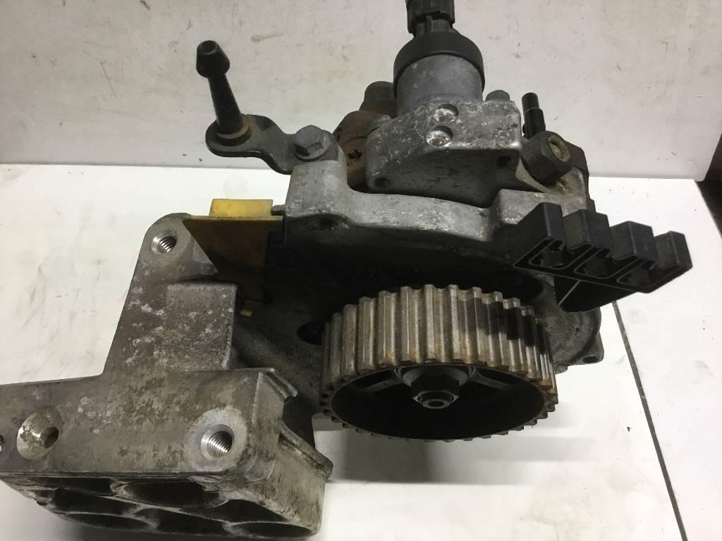 ТНВД Renault Megane 2 поколение 2004, 1.9 л., дизель, 8200342594 - фото №1