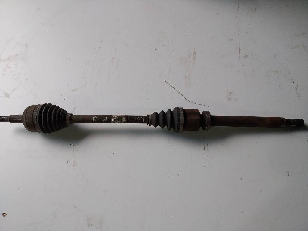 полуось передняя правая (приводной вал, ШРУС) Renault Scenic 3 поколение 2010, 1.5 л., дизель, 8200725500 - фото №1