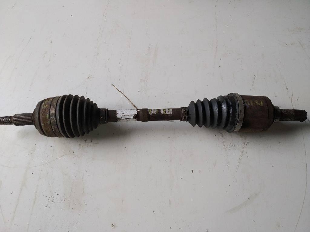 полуось передняя левая (приводной вал, ШРУС) Renault Duster 1 поколение 2012, 1.5 л., дизель - фото №1