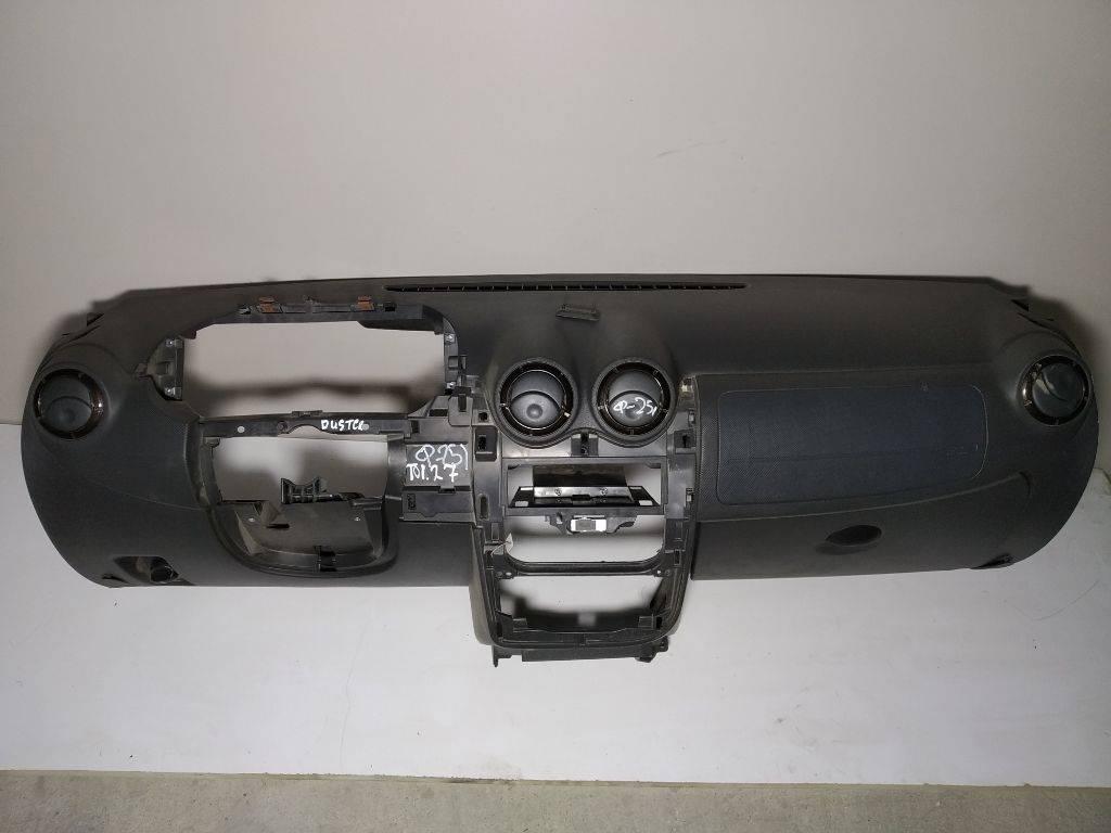 панель передняя салона (торпедо) Renault Duster 1 поколение 2011 - фото №1